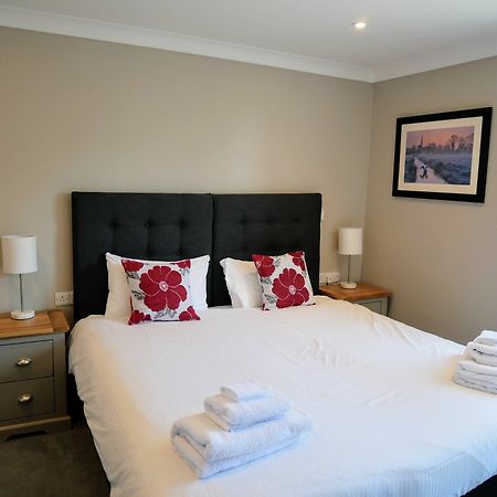 Peartree Serviced Apartments 솔즈베리 외부 사진