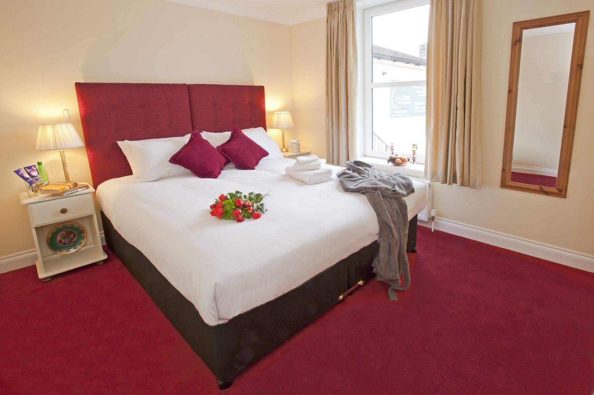 Peartree Serviced Apartments 솔즈베리 외부 사진