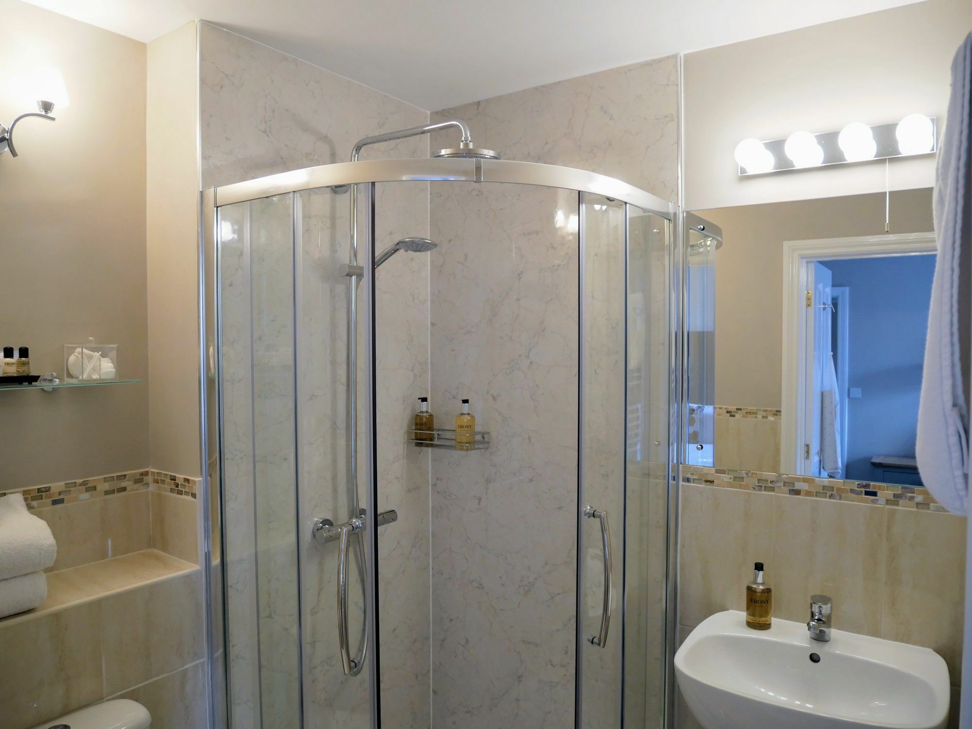 Peartree Serviced Apartments 솔즈베리 외부 사진