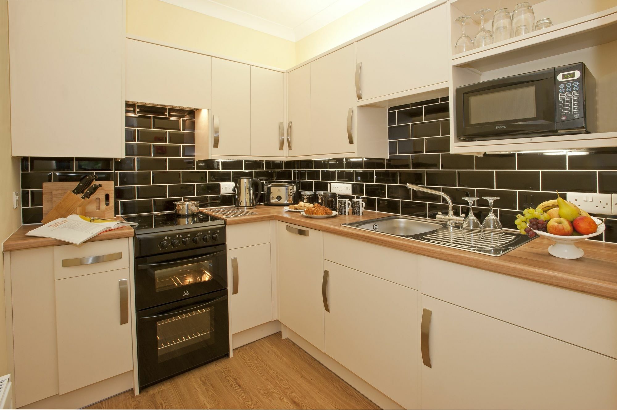 Peartree Serviced Apartments 솔즈베리 외부 사진