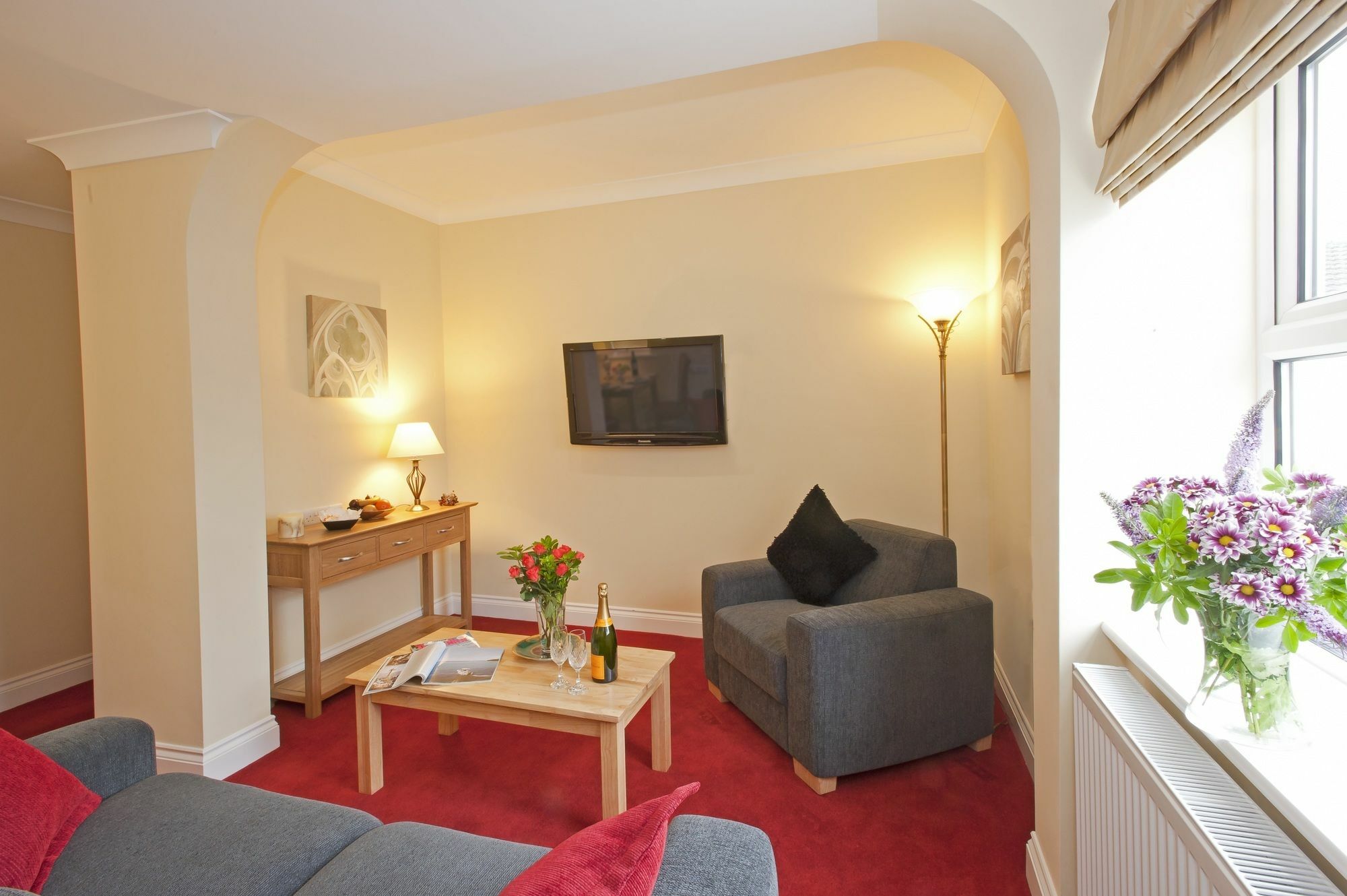 Peartree Serviced Apartments 솔즈베리 외부 사진