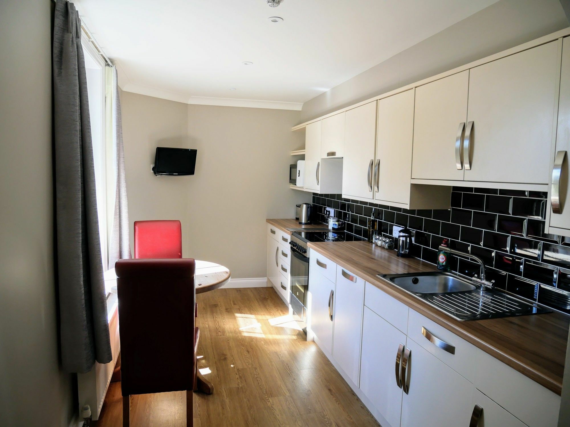 Peartree Serviced Apartments 솔즈베리 외부 사진