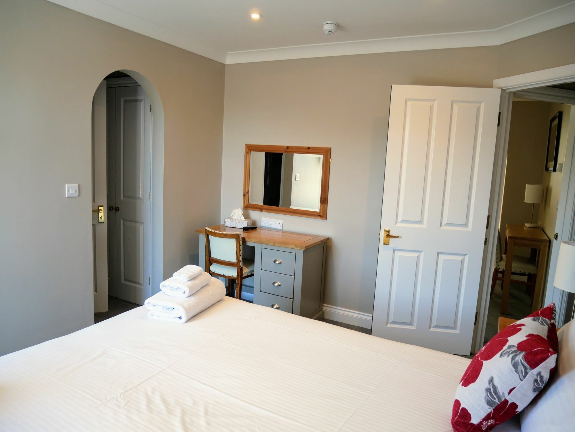 Peartree Serviced Apartments 솔즈베리 외부 사진